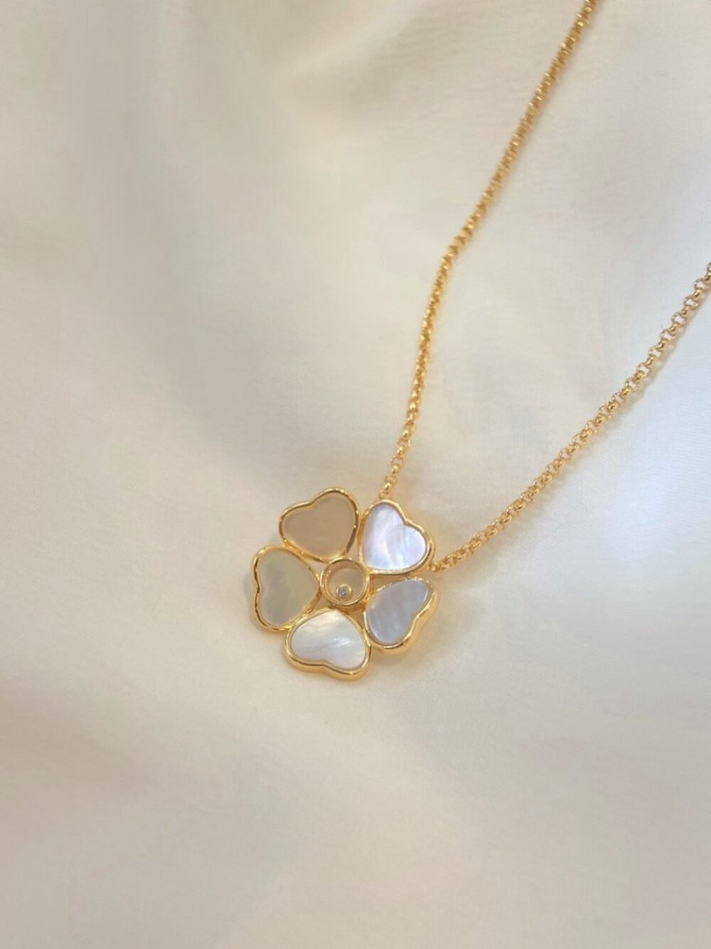 Chopard Happy Hearts Flower Necklace - Picture 3 of 7